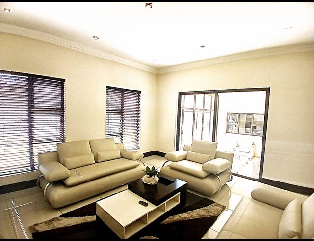 4 BEDROOM GOLF ESTATE FOR SALE IN BLUE VALLEY GOLF ESTATE
